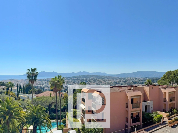 Quartier Victoria – Avant dernier étage – Belle vue mer et Estérel