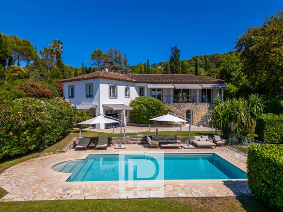 Villa familiale récente au calme absolu dans domaine privé avec piscine et tennis