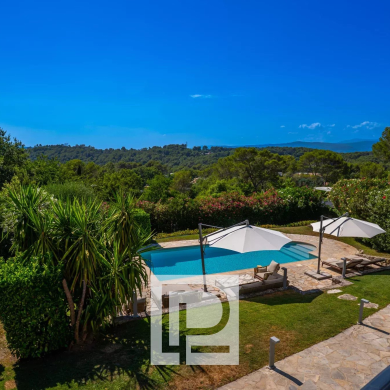 Villa familiale récente au calme absolu dans domaine privé avec piscine et tennis