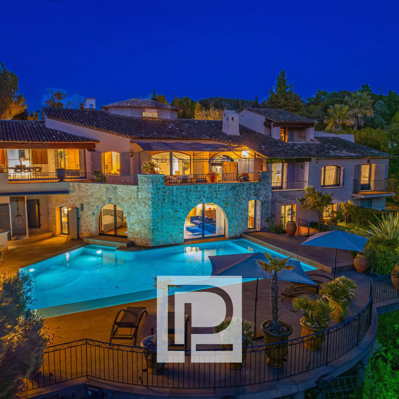 Callian – Superbe villa d’environ 250 m² avec piscine sur terrain de 3 595 m²