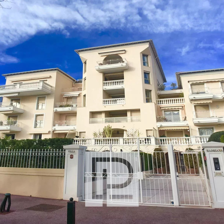 Appartement villa/toit – Au sein d’une résidence neuve au coeur de Mougins – Vue village de Mougins et collines avoisinantes