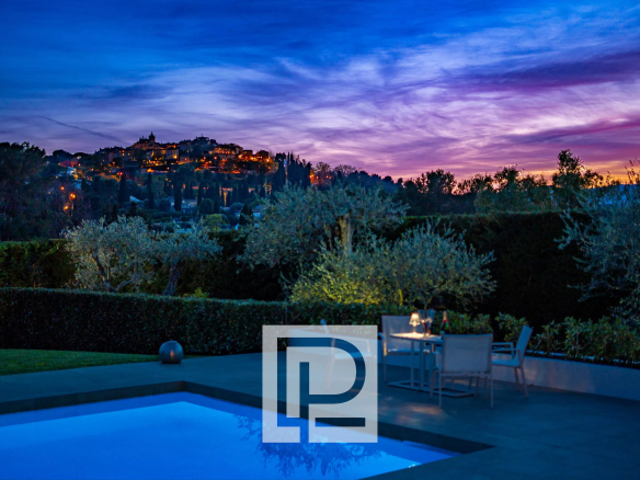 Superbe villa californienne bénéficiant d’une vue mer et village exceptionnelle, au cœur du secteur le plus recherché de Mougins