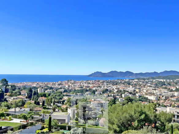 Victoria district – Panoramic sea view – Luxury residence