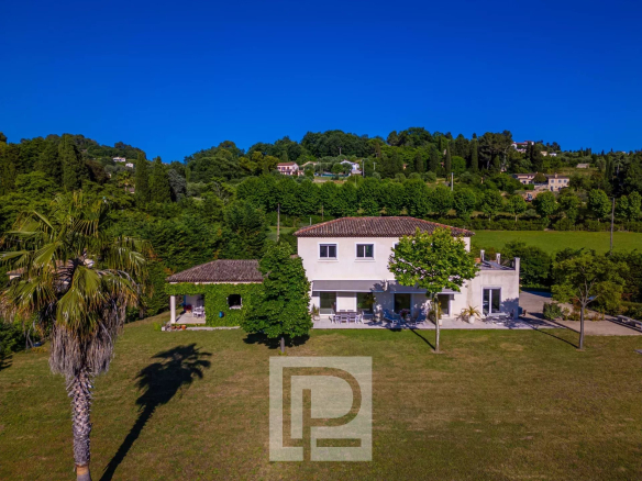 A seulement 10 minutes de Mougins