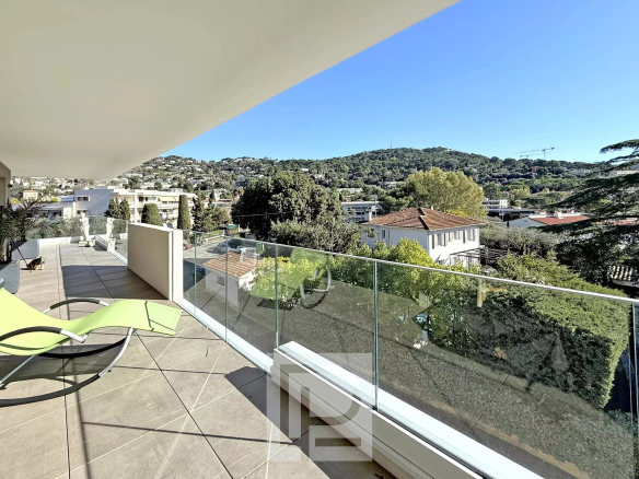 Top floor with panoramic views in a luxury residence