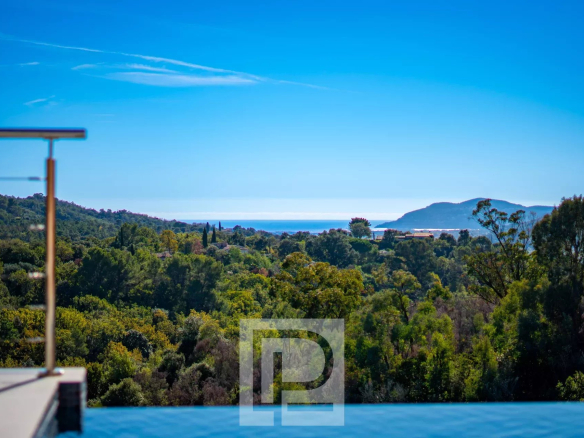 Panoramic view all the way to the sea – 7 min. from Mougins