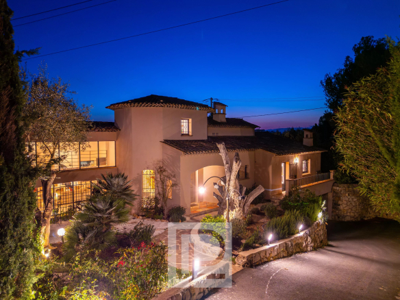 MOUGINS – NEAR MOUGINS SCHOOL &amp; GOLF