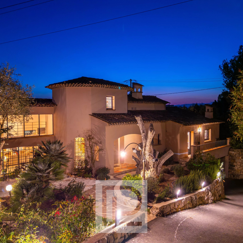 Isola Bella area – Luxury residence with wooded park