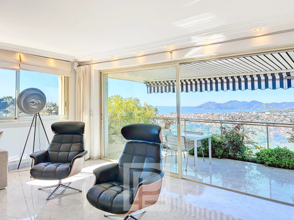 Victoria district – Panoramic sea view – Luxury residence