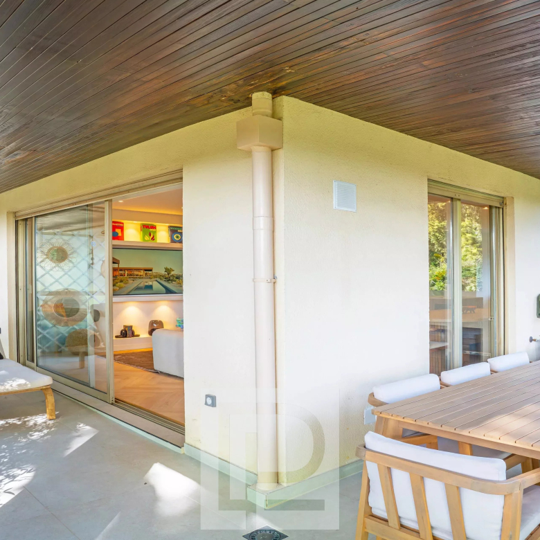 Elegance, serenity and exceptional views…