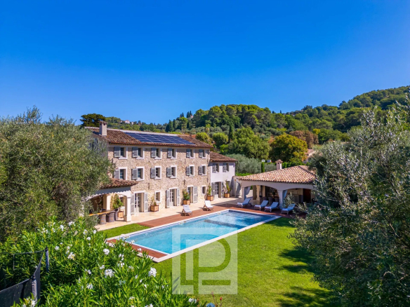 Fully renovated stone farmhouse near Mougins – Absolute peace and Provençal lifestyle on land with potential