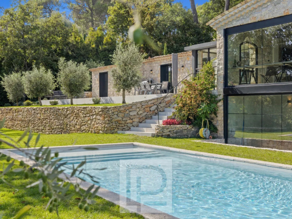 Beautiful renovated stone farmhouse in Valbonne