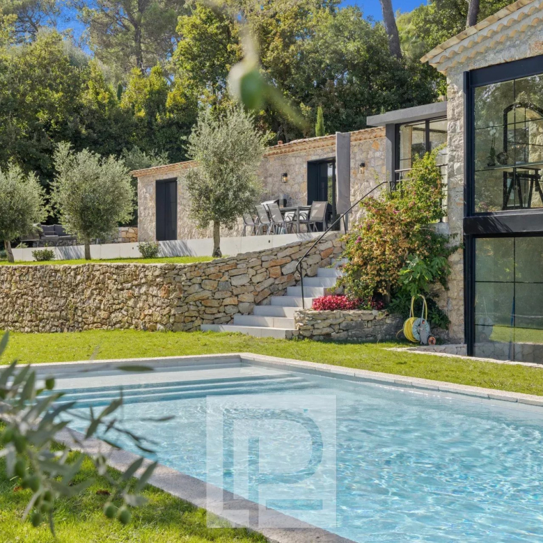 Superbe propriété de charme au calme absolu avec tennis – Aux portes de Mougins