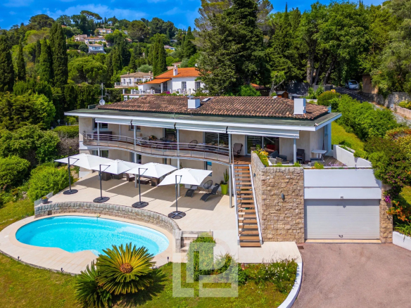 MOUGINS – Villa contemporaine avec vue Panoramique