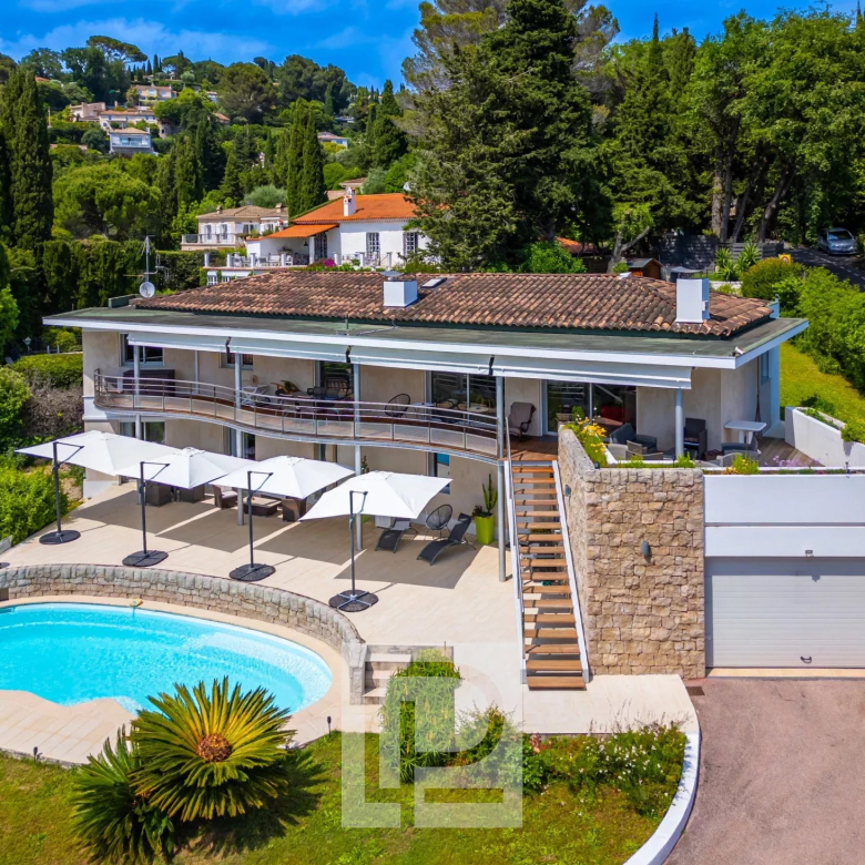 Just steps from the Croisette – Bourgeois charm and a prime location