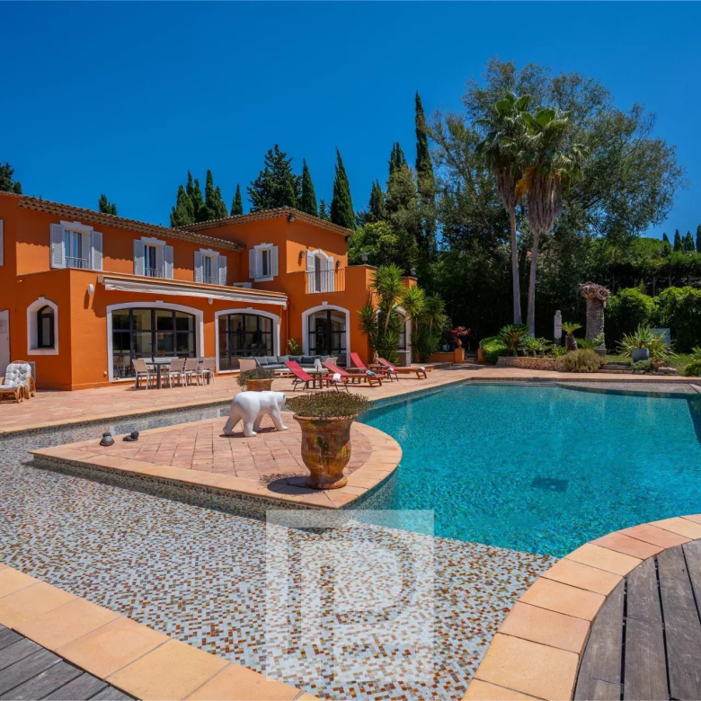 EXCLUSIVE – Gated community – Stunning Californian villa with sea and old village views