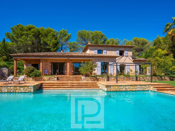 Large, charming property between Mougins and Valbonne