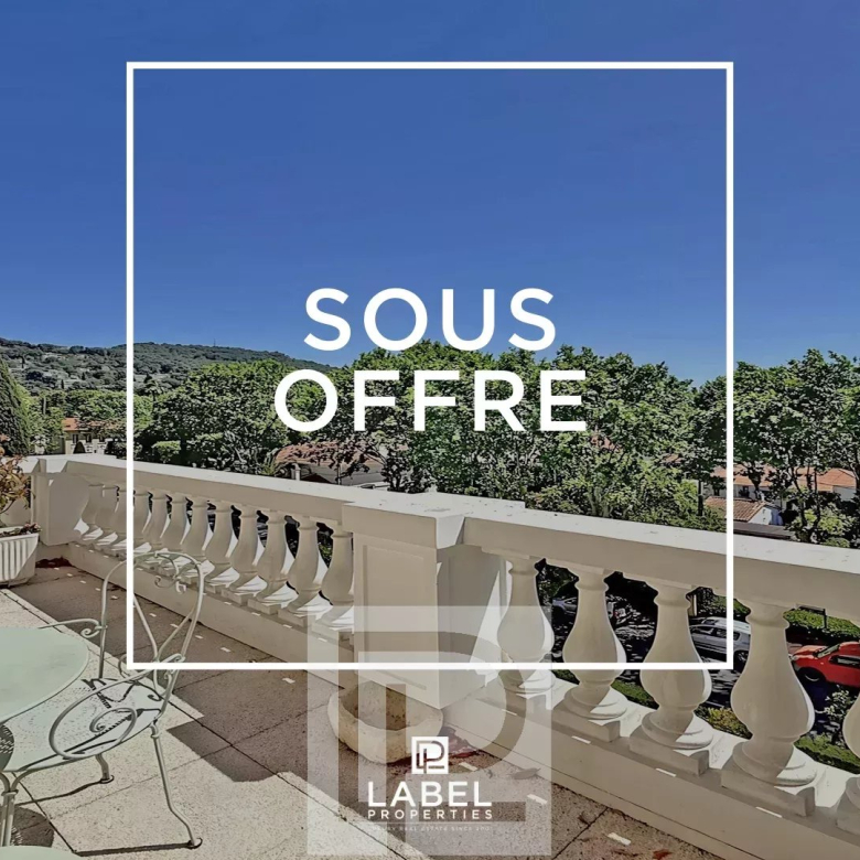 Mas provençal en pierre à la vente à Mougins avec vue panoramique