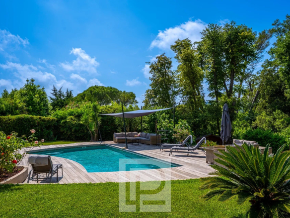 Villa provençale rénovée avec piscine et jardin verdoyant à Mougins