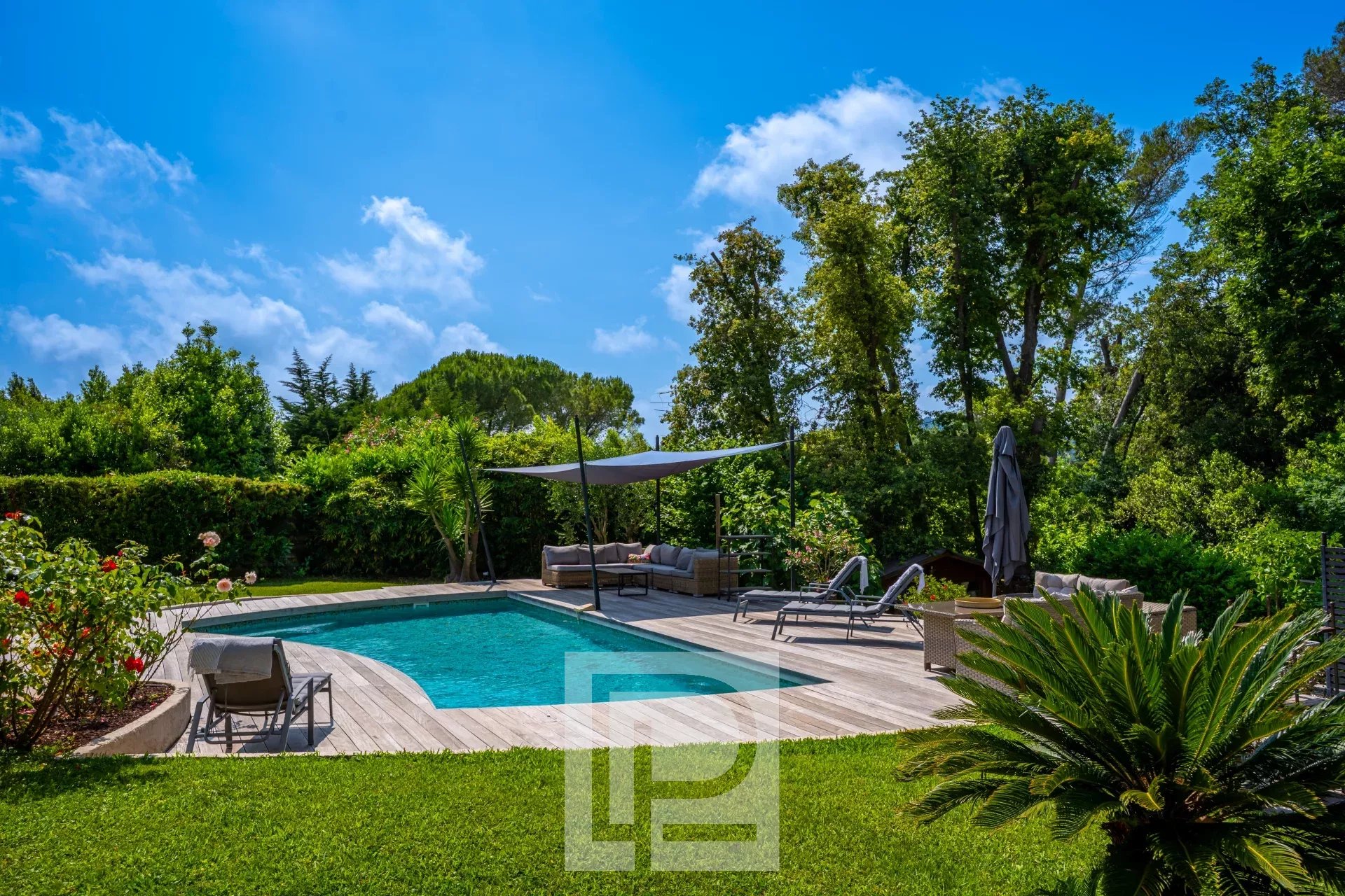 Villa provençale à Mougins Villa provençale rénovée avec piscine et jardin verdoyant à Mougins