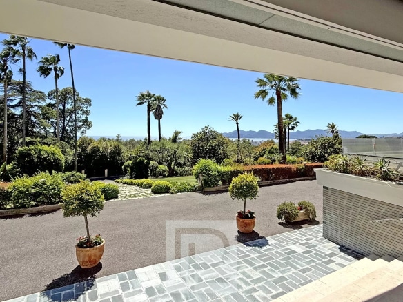 Unobstructed view of the green park and the sea from an apartment in Cannes.