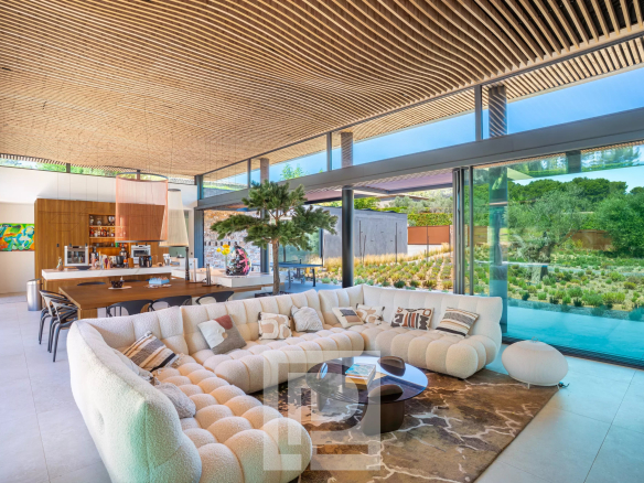 Interior of a contemporary villa with an open and bright living space in Mougins.