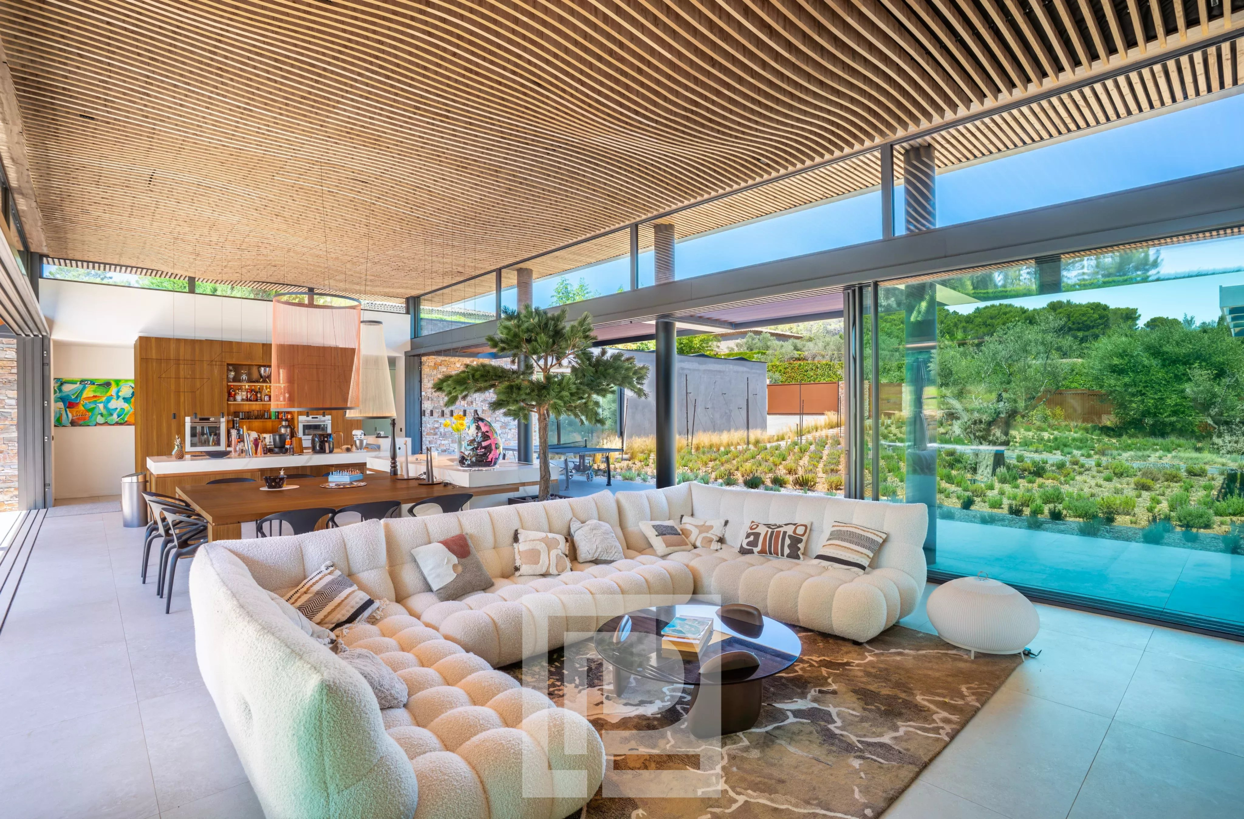 Contemporary villa in Mougins Interior of a contemporary villa with an open and bright living space in Mougins.