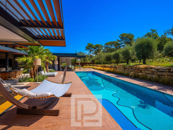 Contemporary villa with swimming pool and outdoor space in Mougins