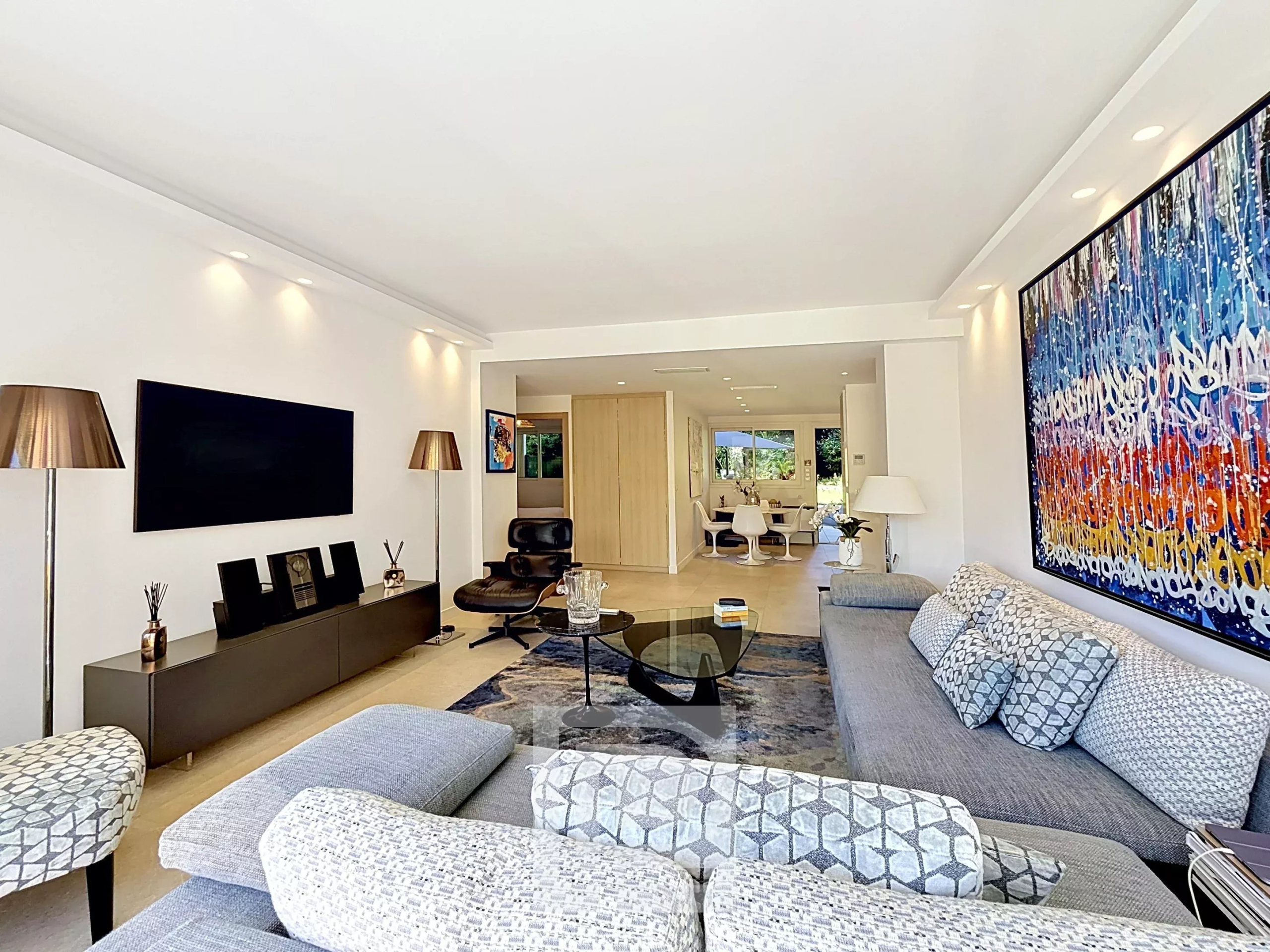Renovated apartment living room in Cannes Living room of a renovated apartment in Cannes with a large sofa and modern decor.