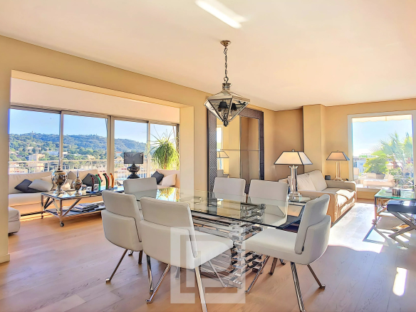Interior of a bright apartment with living room and dining room, Le Cannet.