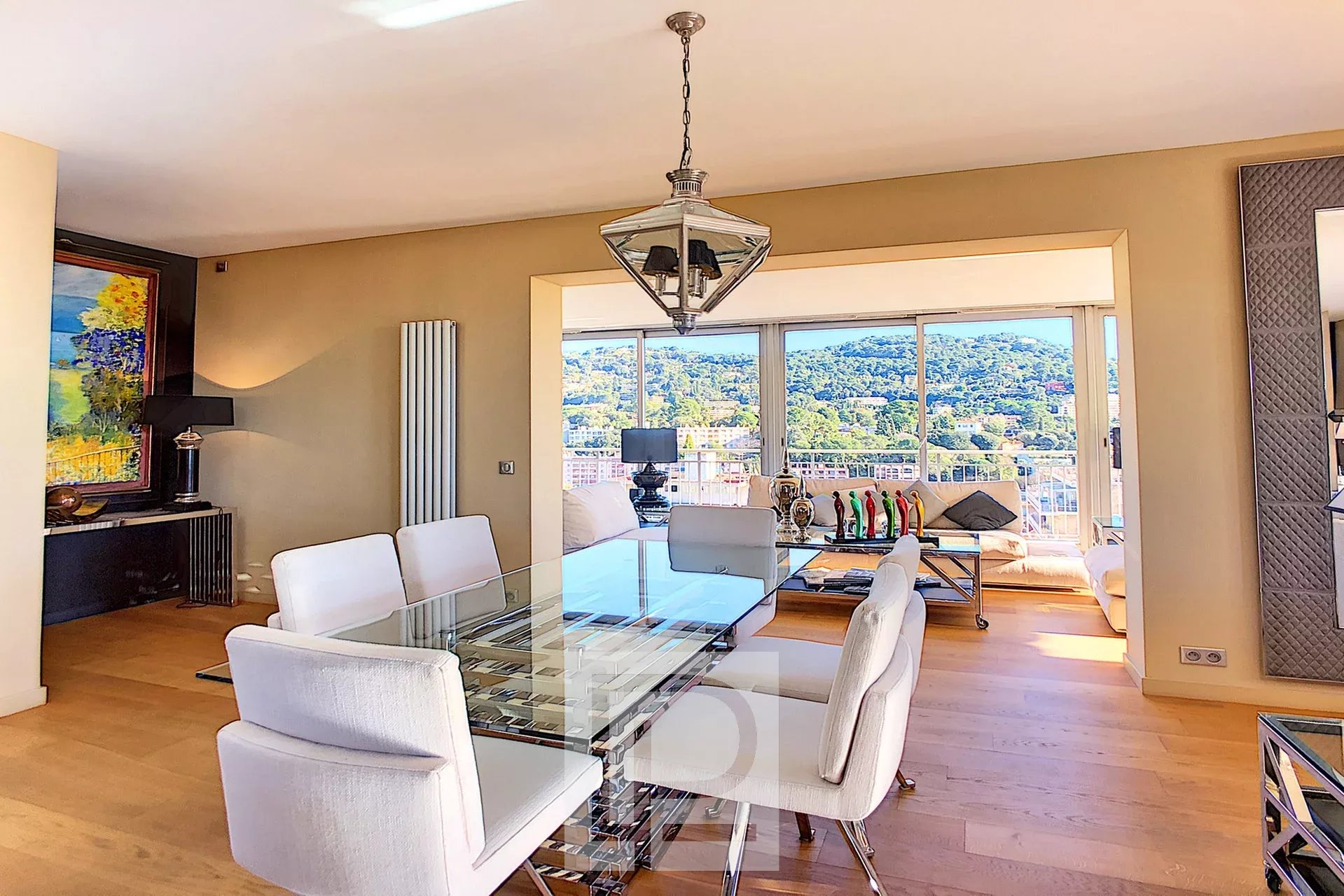 Modern apartment with a view in Le Cannet Modern dining room with panoramic views of the hills from an apartment in Le Cannet.