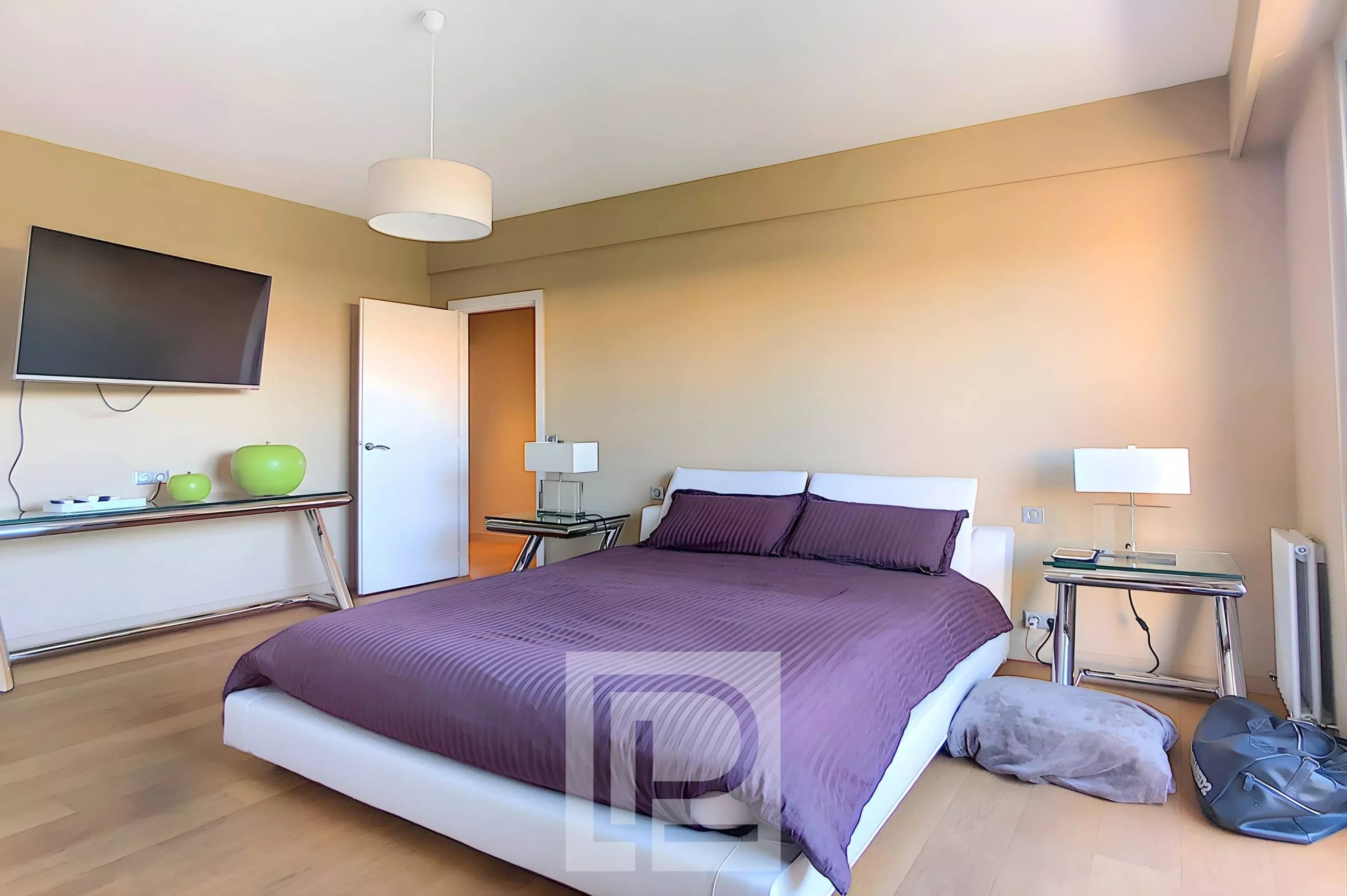 Apartment room in Le Cannet Apartment room with double bed, television and modern decor.