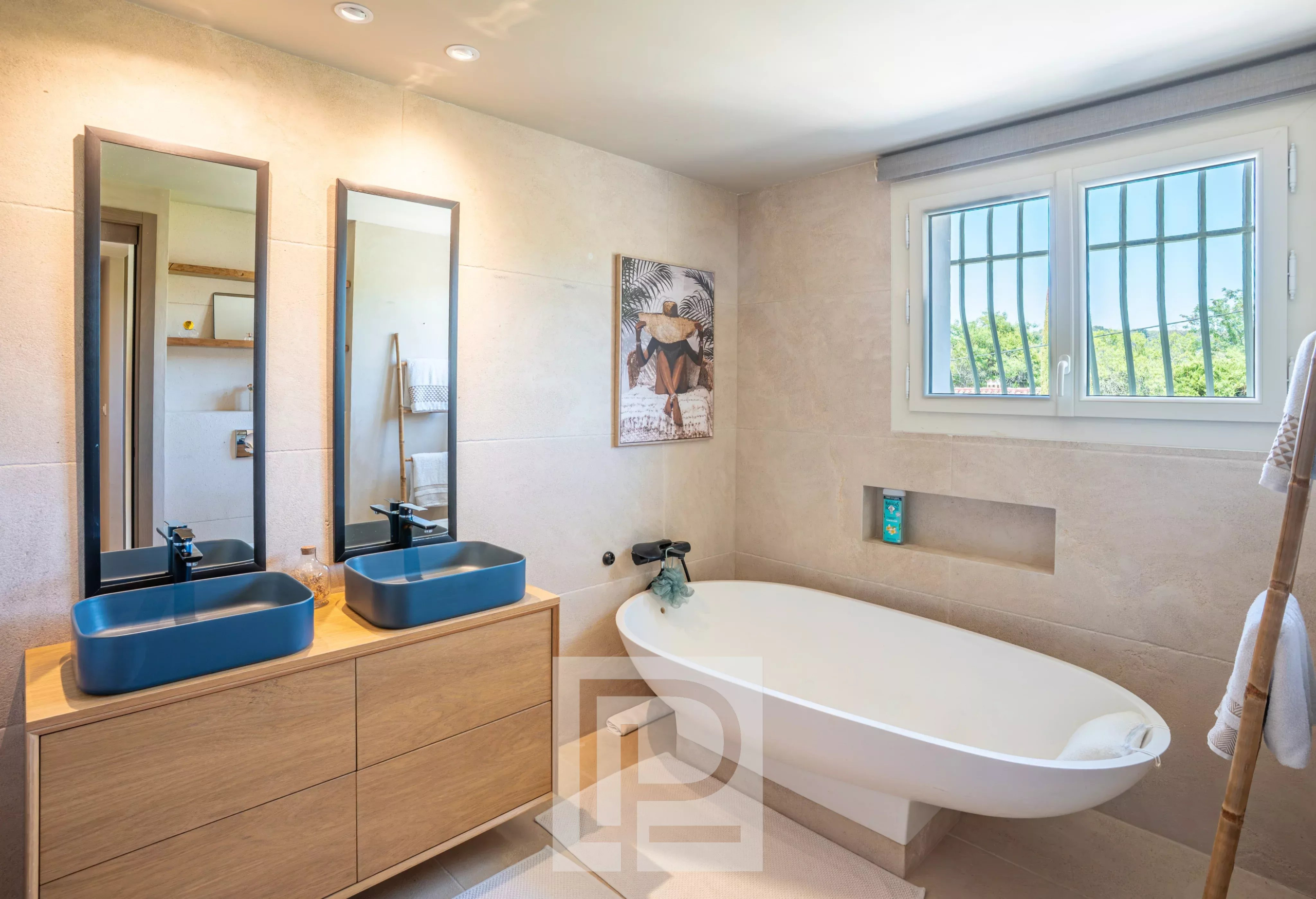 Bathroom of a Provençal villa Modern bathroom with bathtub, double sink and mirror, in a Provençal villa in Mougins.