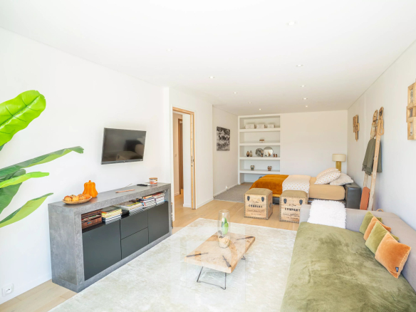 Interior of a renovated Provençal villa with a bright living room and modern decor.
