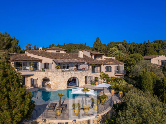 Villa with heated salt water pool and panoramic views in Mougins, surrounded by greenery.