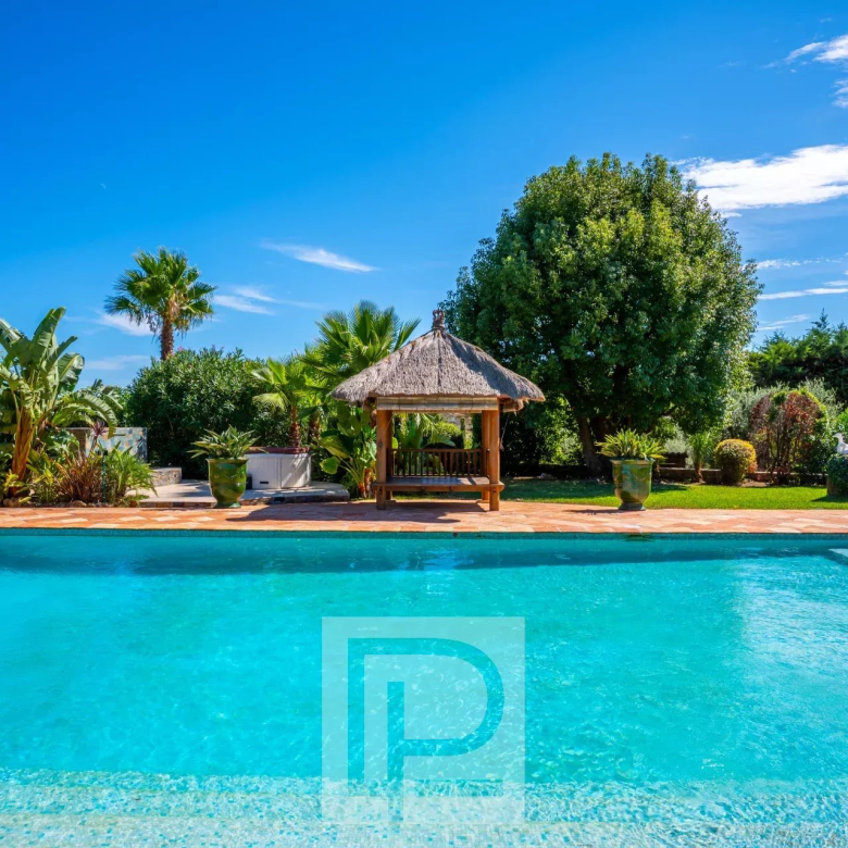 Luxury real estate photo | Charming Properties