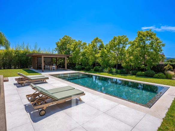 Luxury real estate photo | Charming Properties