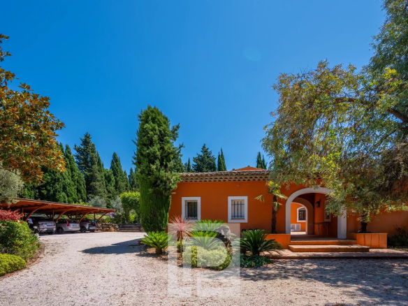 Luxury real estate photo | Charming Properties