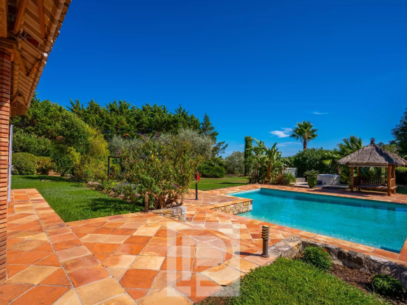 Property with swimming pool and landscaped garden in Mouans-Sartoux