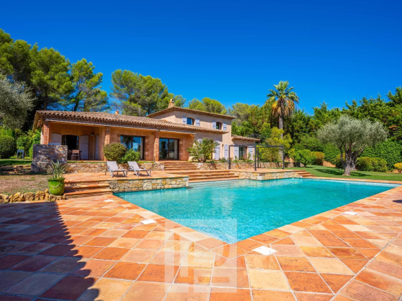 Property with swimming pool and landscaped garden in Mouans-Sartoux, France.