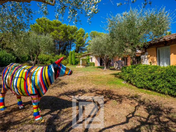 Property with a colorful cow sculpture in a landscaped park in Mouans-Sartoux.