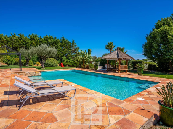 Swimming pool with sun loungers and shelter in a landscaped park in Mouans-Sartoux