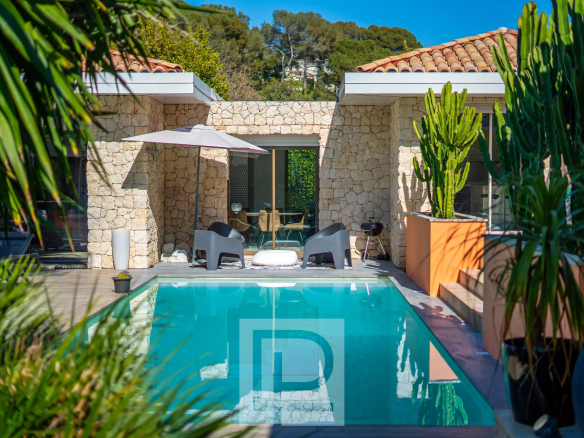 Villa Californienne avec piscine chauffée et espace extérieur à Vallauris.