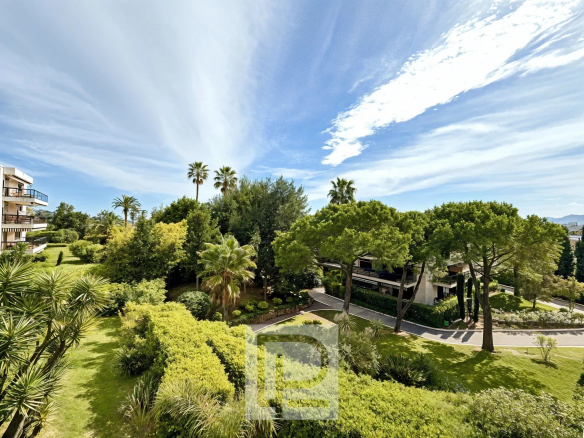View overlooking a green park in the Montrose district of Cannes.