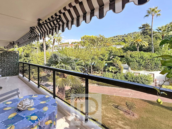 Balcony of an apartment overlooking a green park in Cannes, Montrose district.