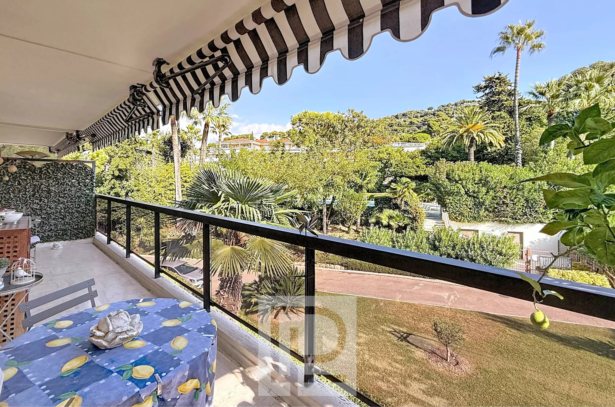 Balcony with park view in Cannes Balcony of an apartment overlooking a green park in Cannes, Montrose district.