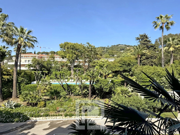 View overlooking a green park with palm trees and green spaces in the Montrose district of Cannes.