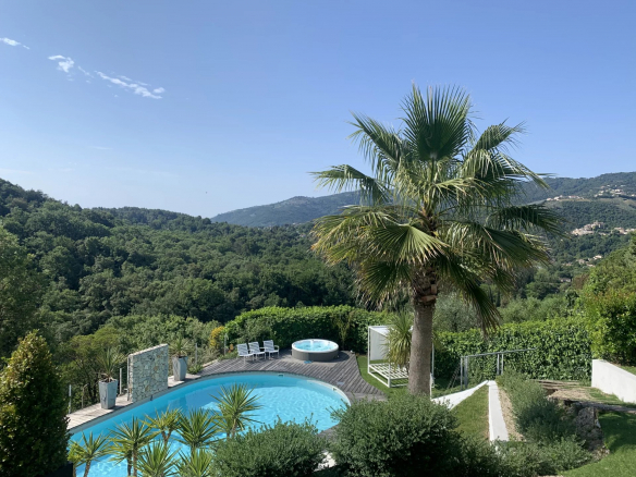 Superbe villa d’architecte avec vue panoramique proche Mougins et bord de mer