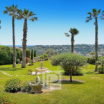 Gros potentiel pour cette villa néo-provençale avec vue
