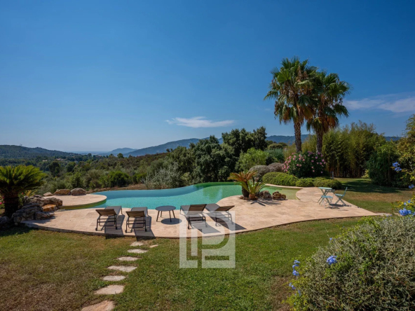 Superb charming property with panoramic views to the sea